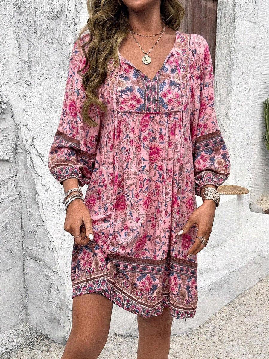 Luna | Minikleid mit weichem Druck und V-Ausschnitt