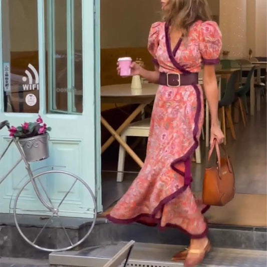 Elena | Kleid mit kurzen Puffärmeln und asymmetrischem Rockteil